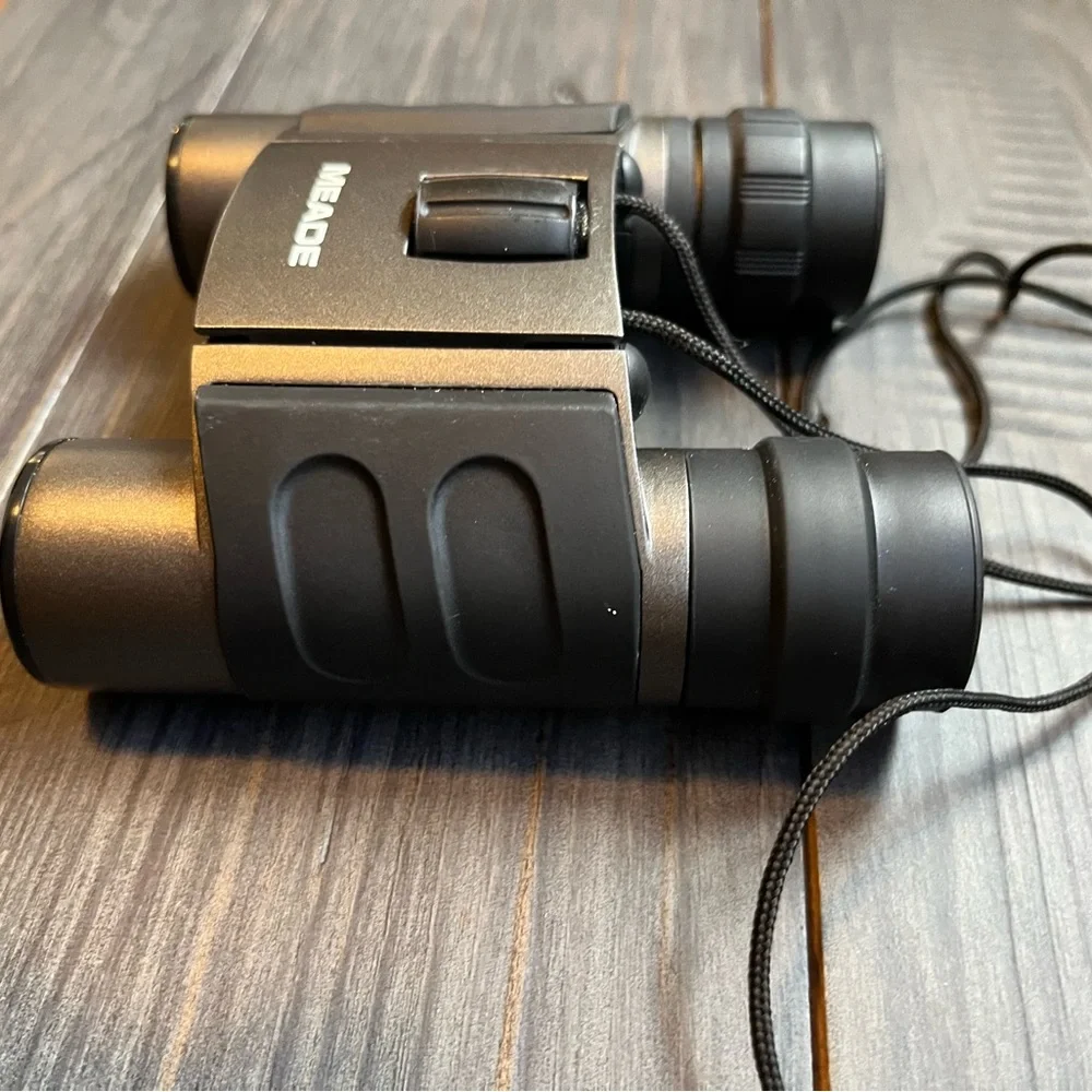 Black and Gray Binoculars